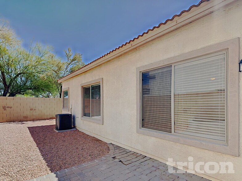 Building Photo - 504 W Beautiful Ln