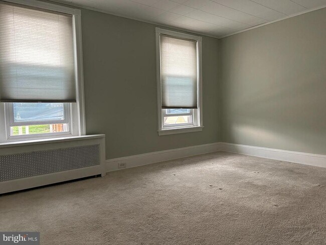 Building Photo - 478 Martin St