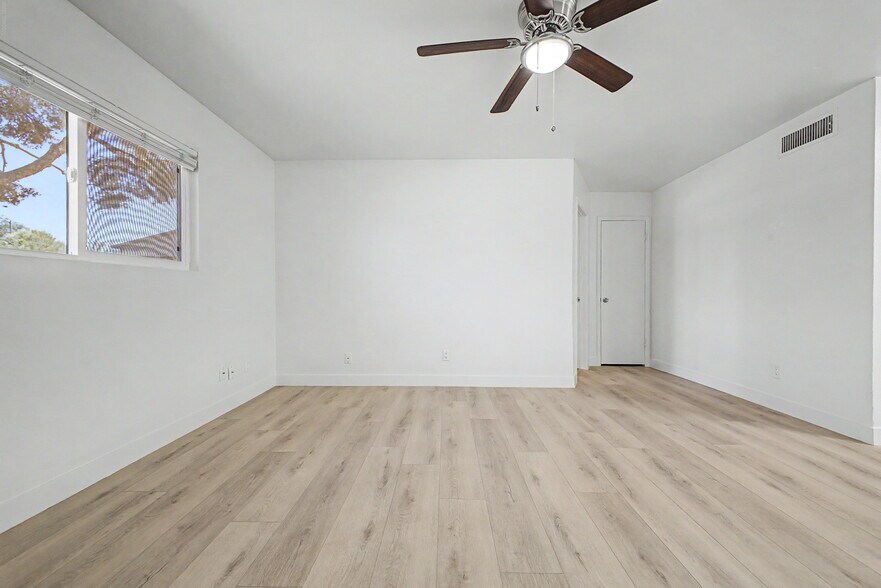 Building Photo - 2937 E Beck Ln