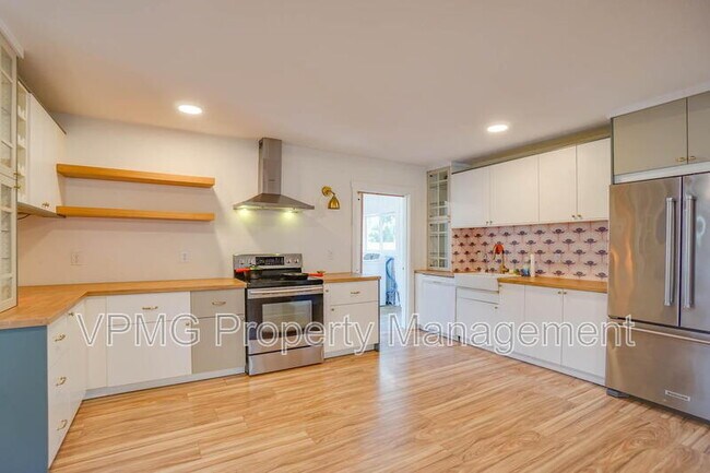 Building Photo - 3113 Yeoman Ave