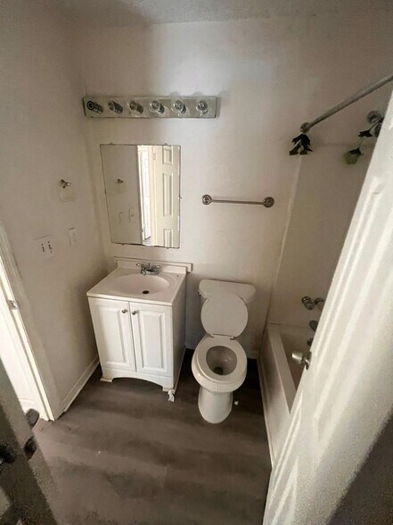 Building Photo - 7560 Taylor Rd