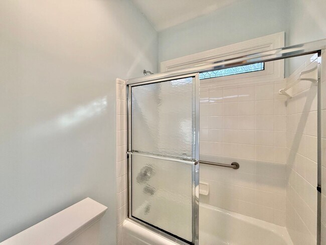 Building Photo - Charming 3BD, 2BA Raleigh Ranch-Style Home in a Quiet Neighborhood Near Crabtree Valley Mall, RDU...