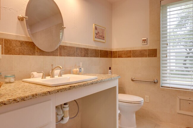 Building Photo - 102 Camey Cir