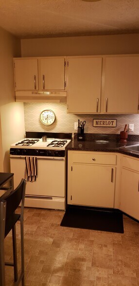 Building Photo - Hilltop Terrace Apartments!!! Amazing rental!