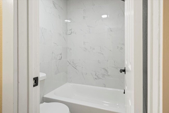 Building Photo - 502 Pin Tail Ln