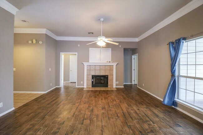 Building Photo - 3 Bed 2 Bath in Jenks - Available Now!