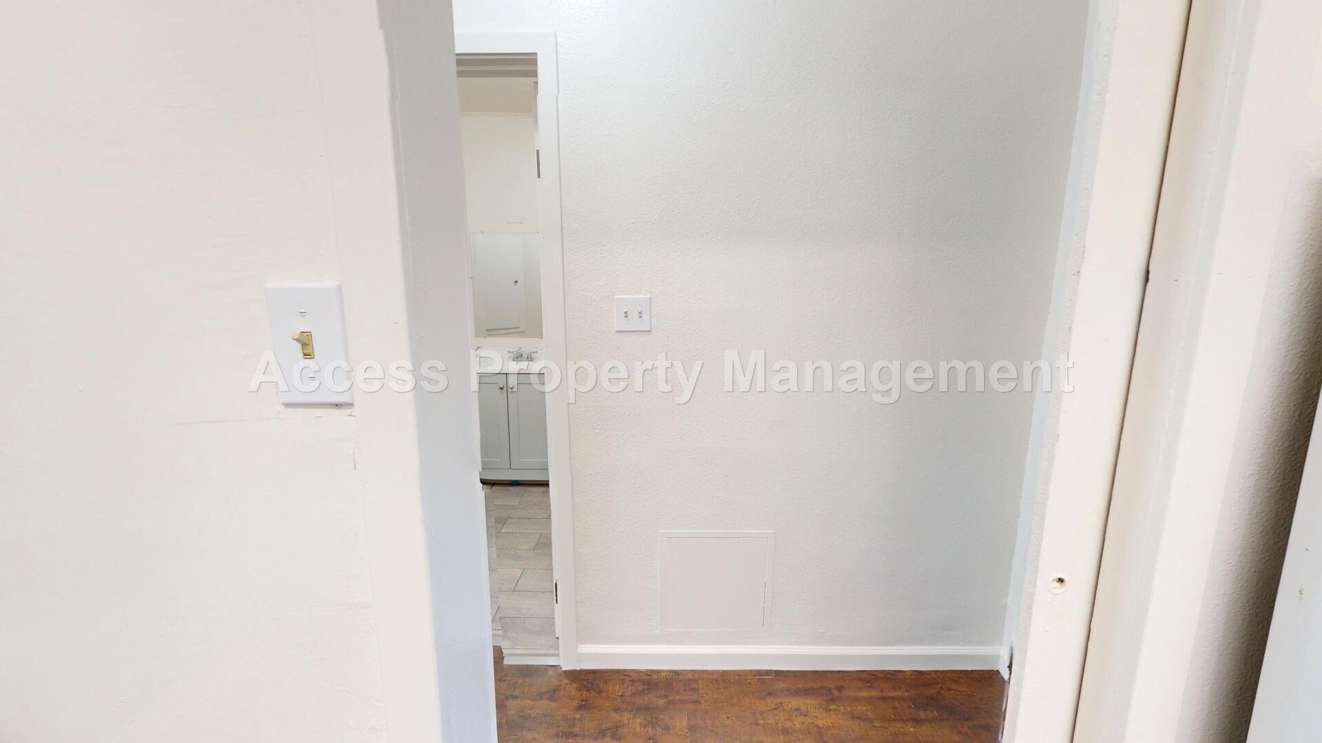 Building Photo - 21 E Walnut St