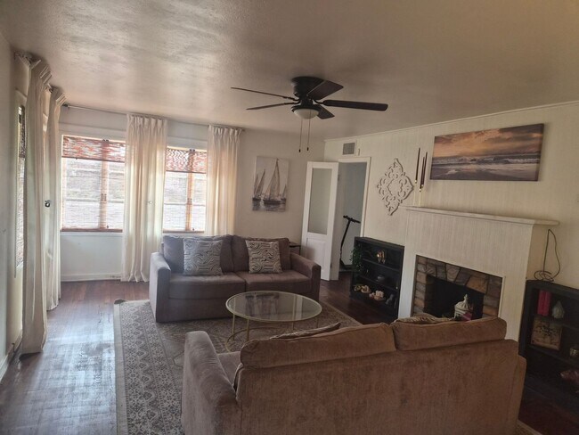 Building Photo - Spacious Tempe Home – Available 3/1/26!