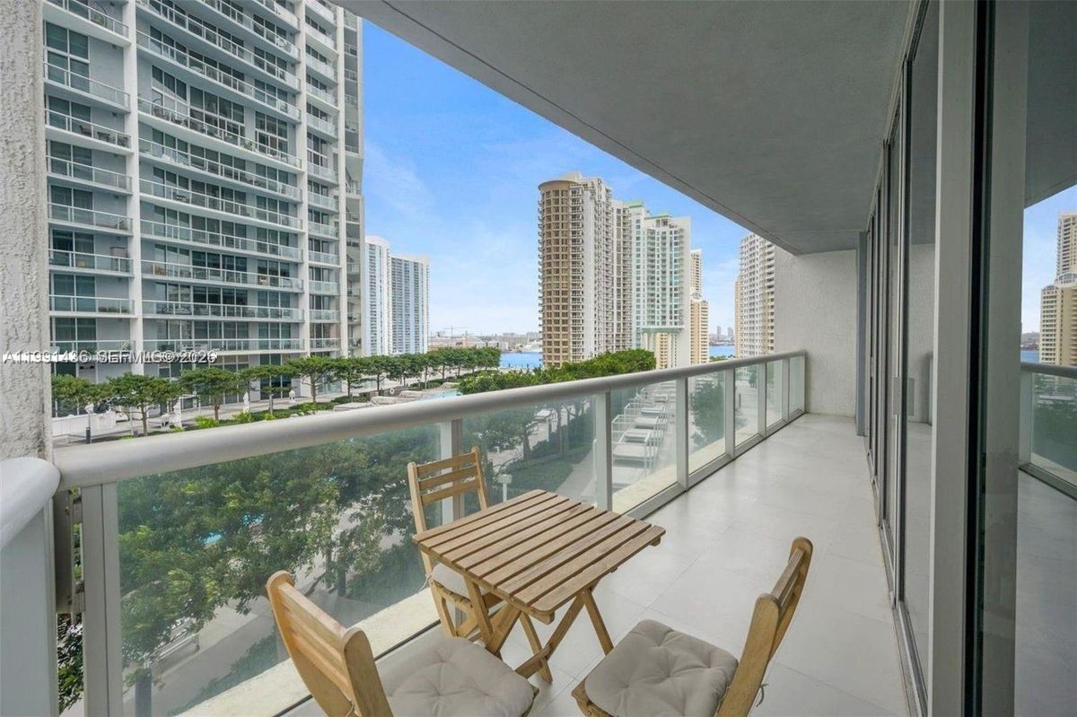 Building Photo - 495 Brickell Ave