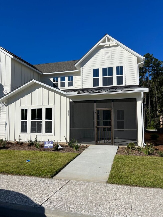 Building Photo - Lovely Three Bedroom Townhouse in Washington Square!- Half Off First Month's Rent For Qualified A...