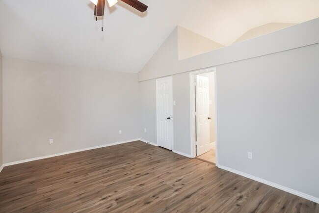 Building Photo - 2607 Mountainview Dr