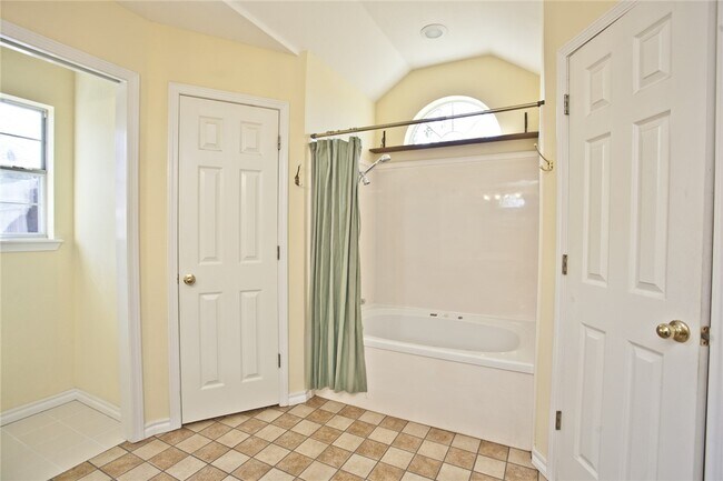 Building Photo - 304 Old Forge Dr