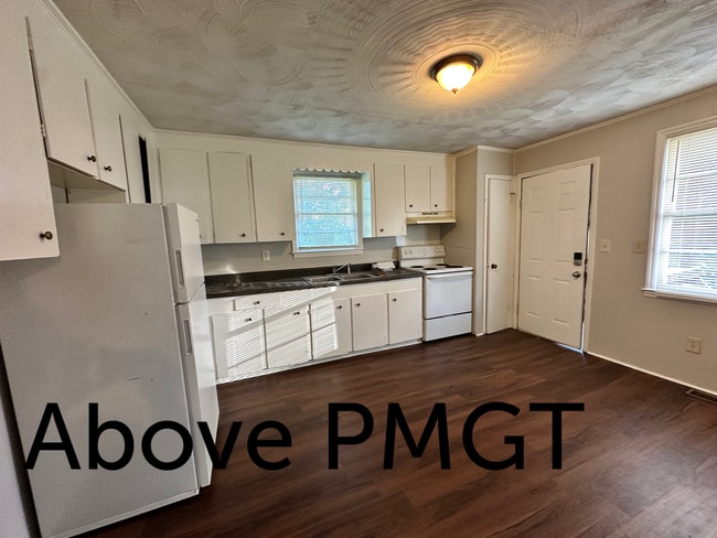 Building Photo - 2 Bedroom Duplex