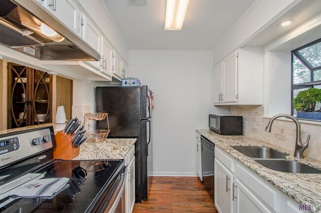 Primary Photo - 2BR/2.5BA Corner Townhome – Near Woman’s Hospital