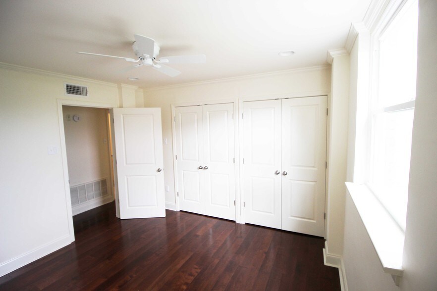 Building Photo - 2511 St Charles Ave