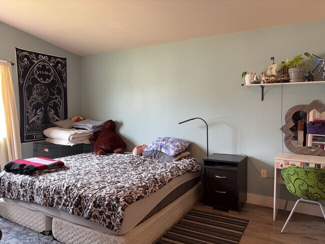 Building Photo - STUDENTS WELCOME! 3 Bed, 2 Bath Duplex in West Fort Collins close to Foothills