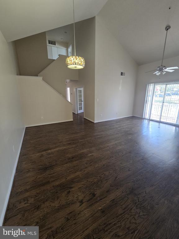 Building Photo - 1003 Spring Valley Ct