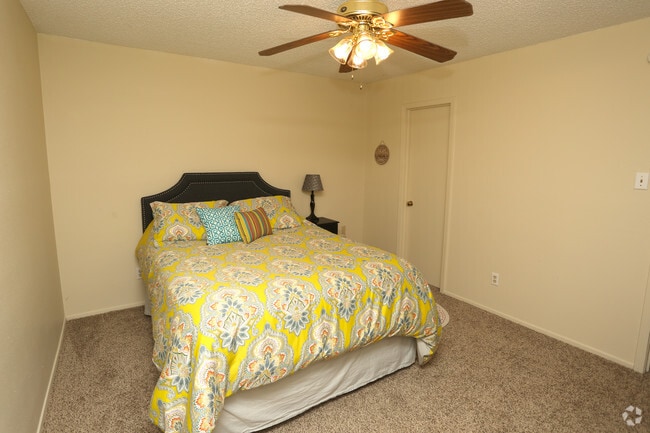 B- 2 Bedroom 2 Bath - Quail Creek Apartments