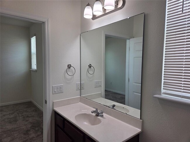 Building Photo - 8359 Lookout Pointe Dr