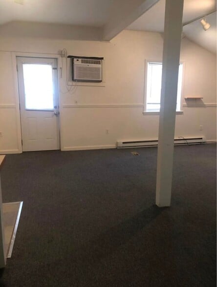 Building Photo - 748 Calef, 3