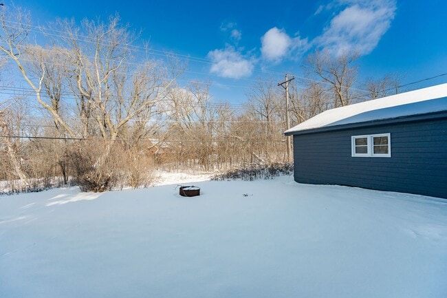 Building Photo - Updated 5 Bed, 2 Bath Home Near Churchill Elementary Available Now