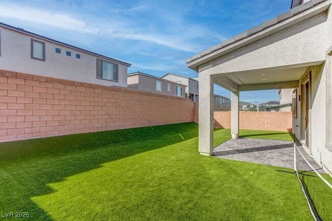 Building Photo - 10269 Lofty Knl St