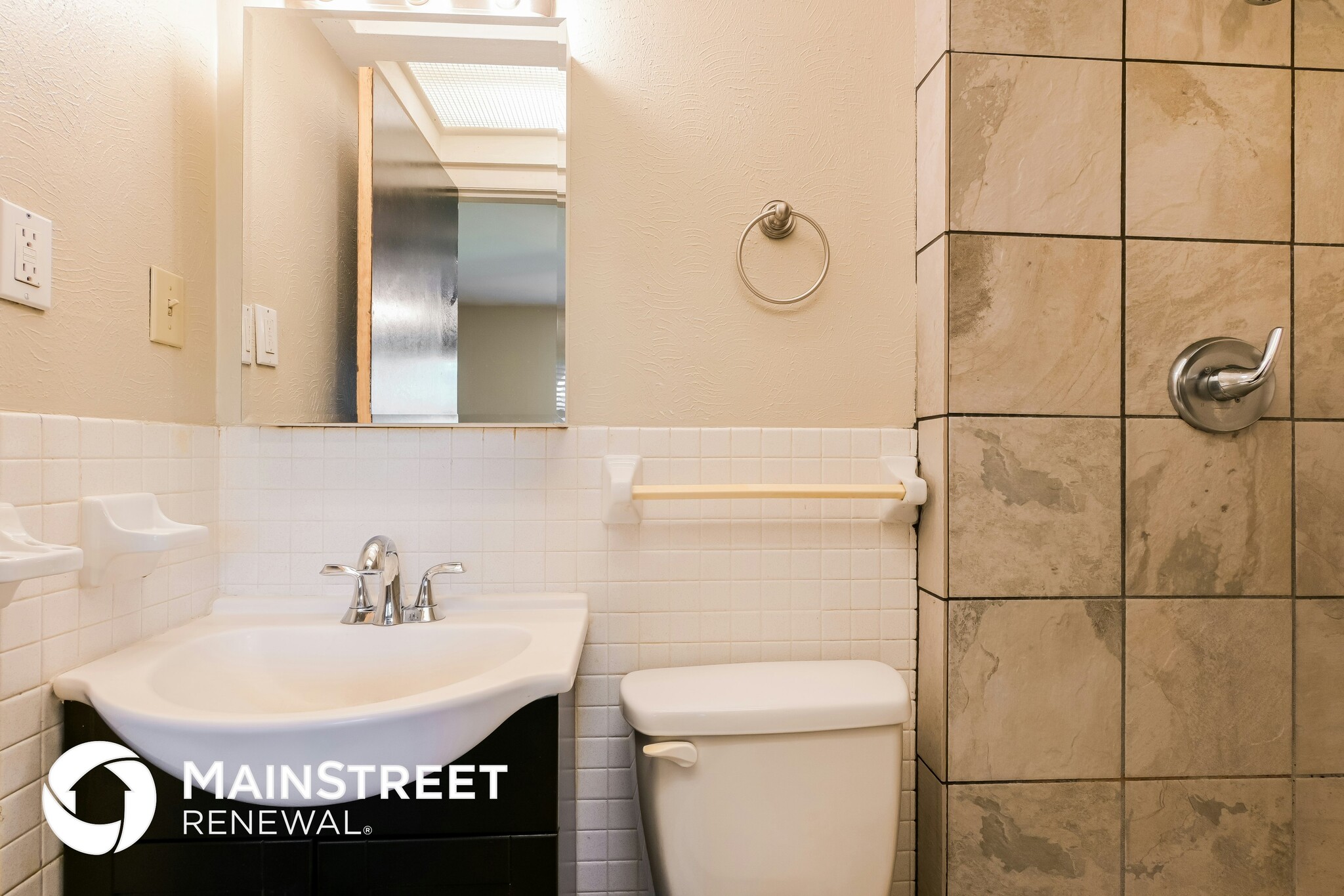 Building Photo - 2075 Cordoba Dr