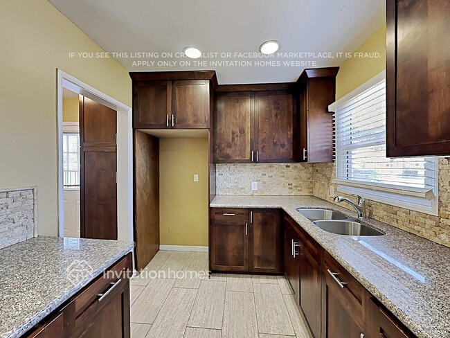 Building Photo - 10958 Choisser St