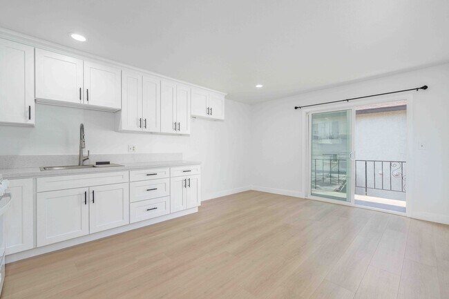 Building Photo - 8665 Trask Ave