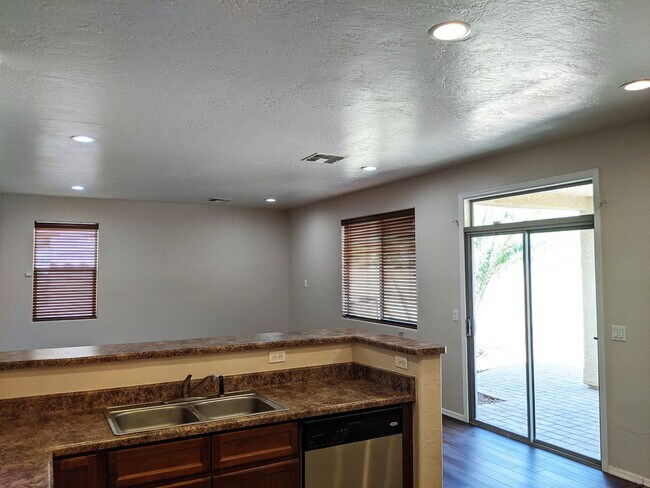 Building Photo - 4 Bedroom Home in Trailside Point/Bridle C...