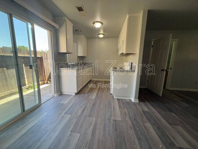 Building Photo - 2951 Willowbrook Dr