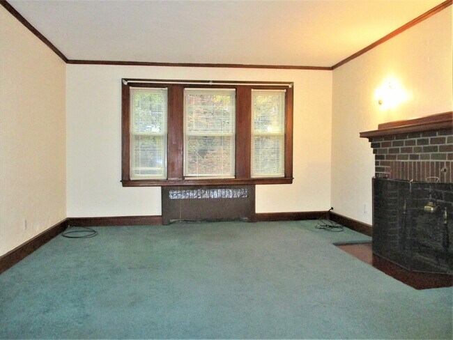Building Photo - 27 Ridgemont St