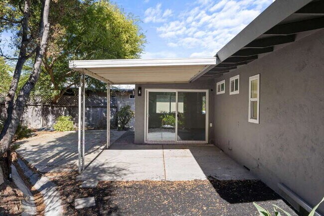 Building Photo - 40 Leafwood Cir