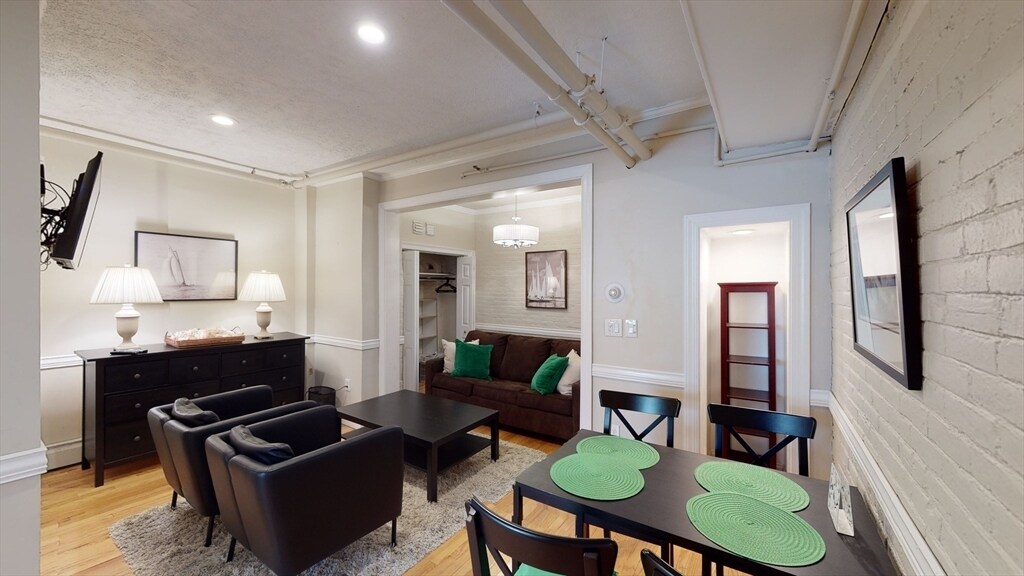 Building Photo - 290 Beacon St
