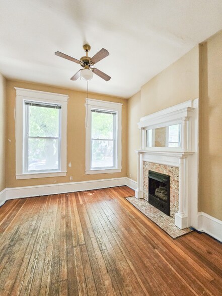 Building Photo - 1042 W Grace St