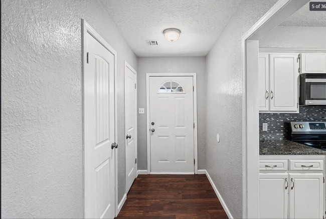 Building Photo - 4646 SE Caber Cir