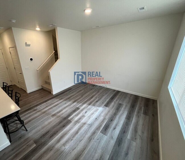 Building Photo - 503 S Rollie Ave