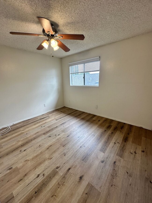 Building Photo - 2-Story 2 Bedroom Townhome with Parking