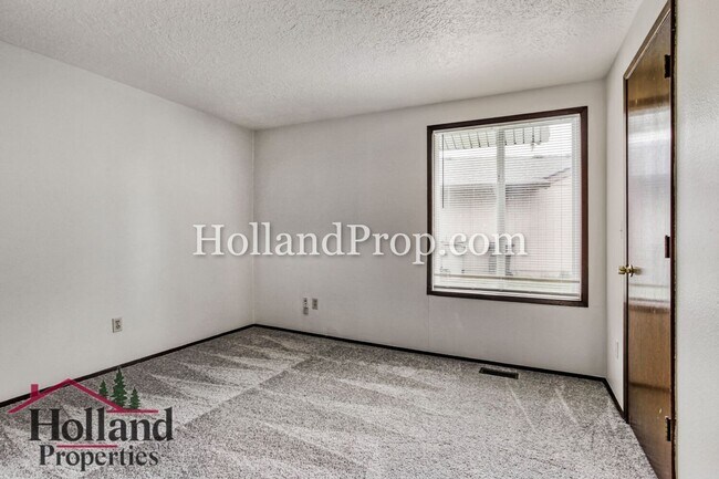 Building Photo - Great Tigard Duplex in Prime Location!