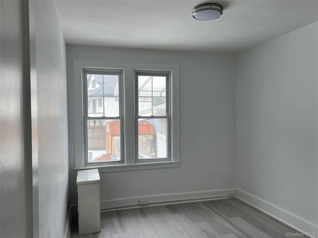 Building Photo - 5-14 College Pl