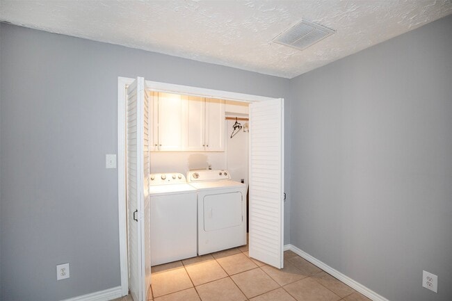 Building Photo - 10514 Sagemeadow Ct