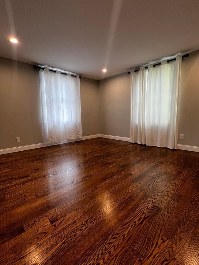 Building Photo - Gorgeous Newton Highlands Single Family 5 Bed/2 Bath for August, 2026