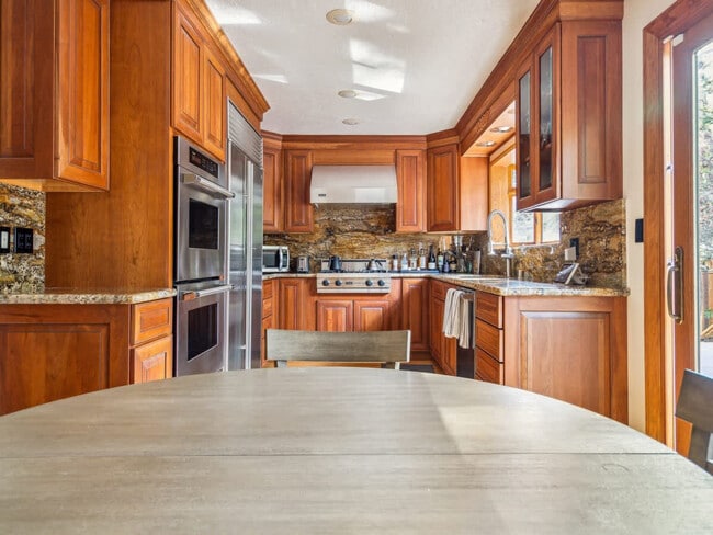 Building Photo - 751 Toyon Dr