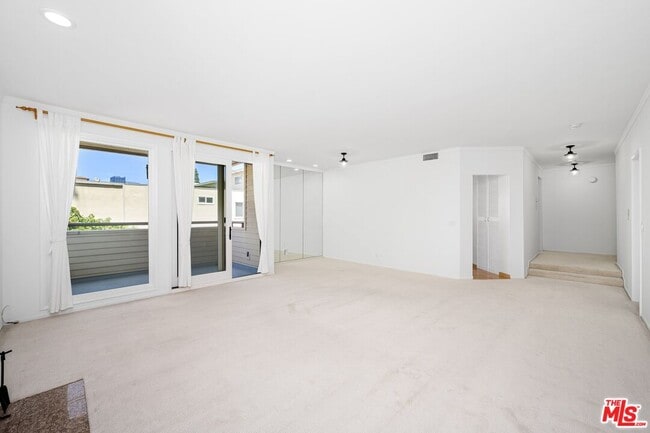 Building Photo - 1808 Manning Ave