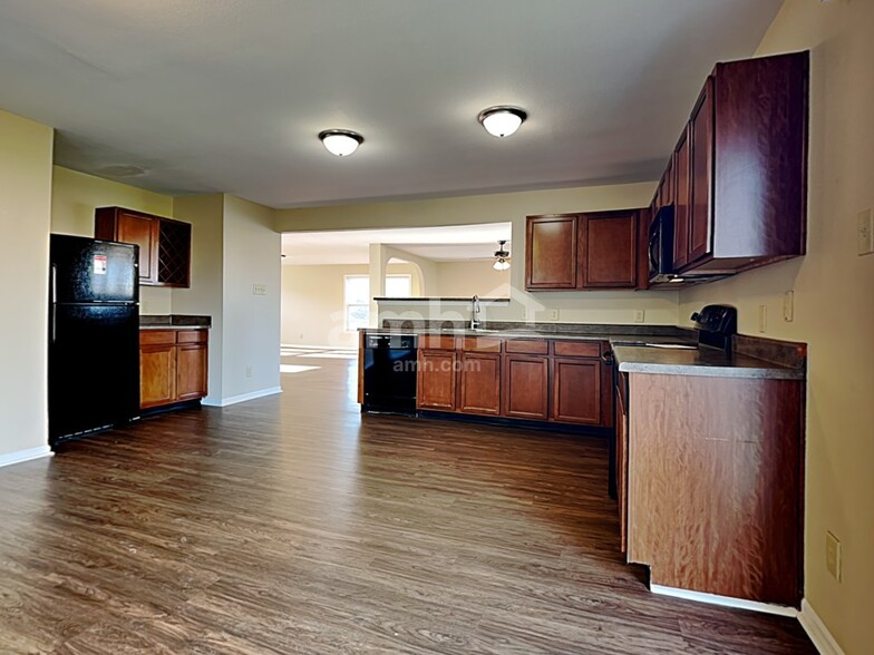 Building Photo - 8243 Retreat Ln