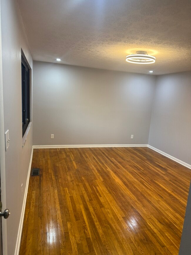 Building Photo - 1894 Pannell Ave