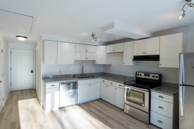 Primary Photo - 65 Johansen St