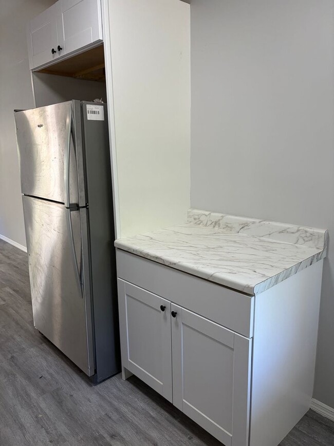 Building Photo - Newly Renovated 2 Bedroom Duplex in Maitland Available Now! Modern Finishes!