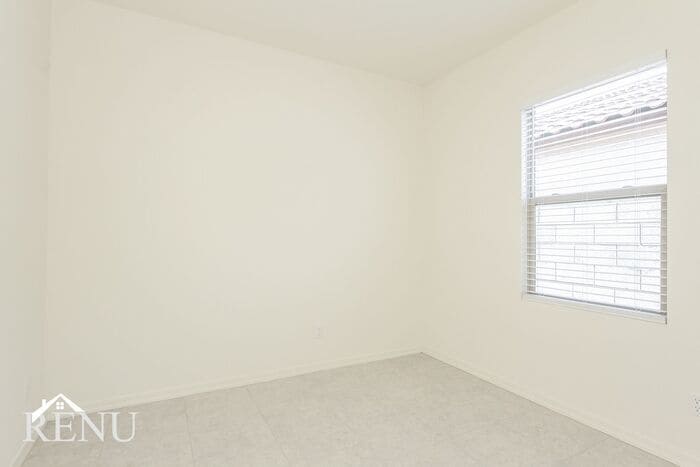 Building Photo - 35326 W San Capistrano Ave