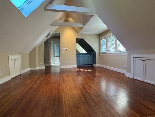 Building Photo - 4 Sycamore Ln